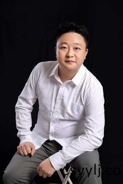 文(wen)旅(lv)景觀(guan)研究(jiu)院(yuan)  設(shè)計(jì)(ji)總(zong)監(jiān) 黃傑